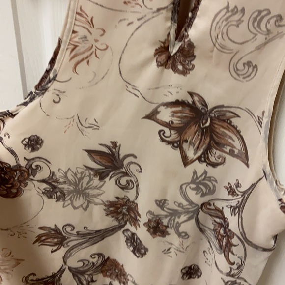 Maurices small floral sheer, lined sleeveless top - Picture 6 of 10